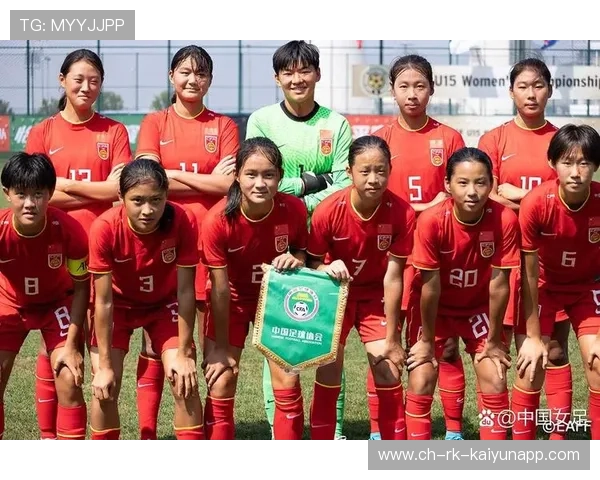 信心十足，女足比赛团队战胜对手精神凝聚力，女足拼搏